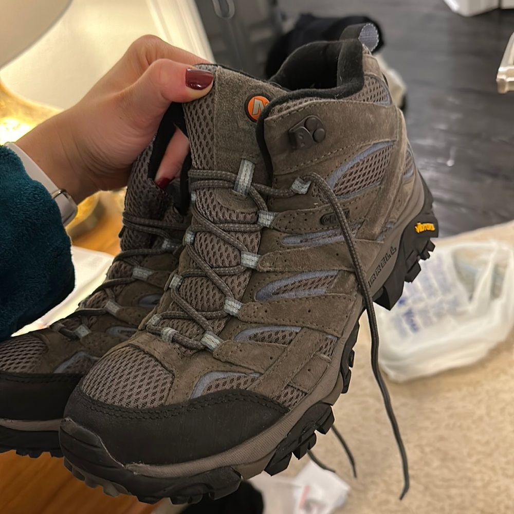 Merrell hiking boot women’s 11